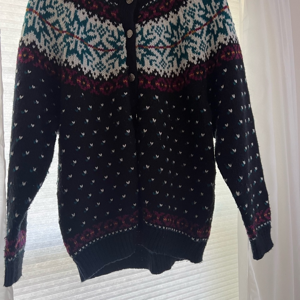Woman’s Harve Benard Black and Red Patterned Cardigan